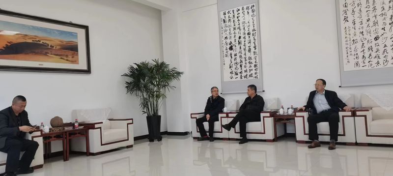 公司與哈密市政府領導洽談公司新疆發(fā)展思路，加大助力新疆能源發(fā)展！